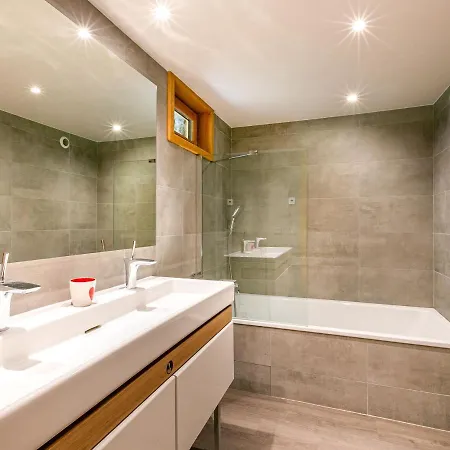 4**** La Clusaz: Sur Les Pistes, 10 Pers, Terrasse, Garage, Wifi, Linge Inclus - Fr-1-437-80 Chalet
